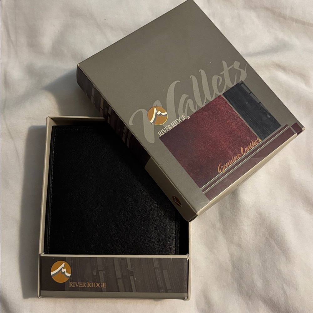 River Ridge Genuine Leather Black Men’s Bi-fold Wallet (NWT)